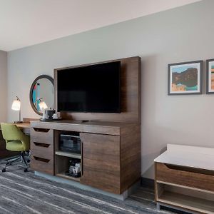Queen Room Two Queen Beds Hearing Access
